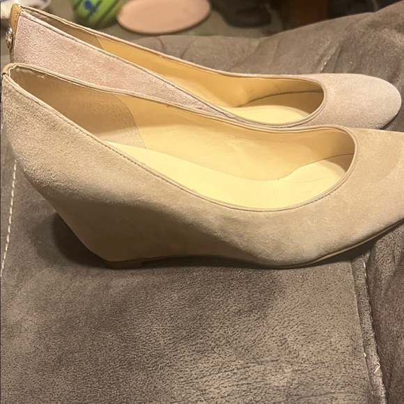 Ivanka Trump Women's Beige Suede Heels - Picture 3 of 6